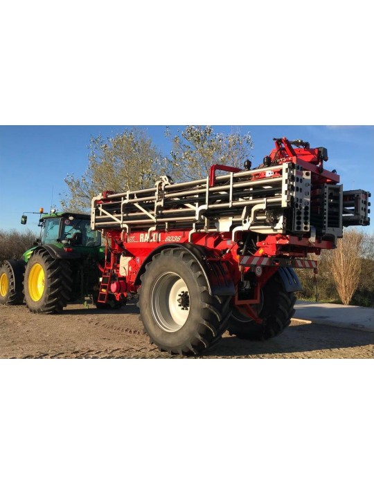 Equipo de Fertilización - Tractor y Fertilizadora